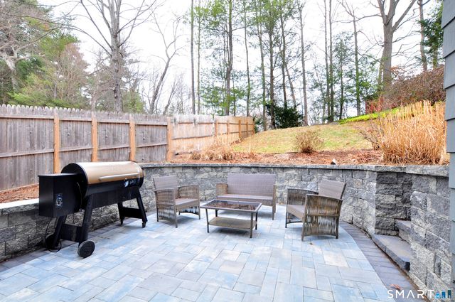 28 Great Pond Road, Simsbury, CT 06070