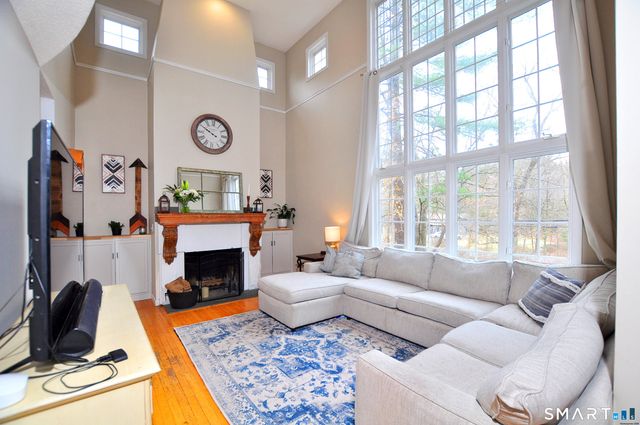 28 Great Pond Road, Simsbury, CT 06070