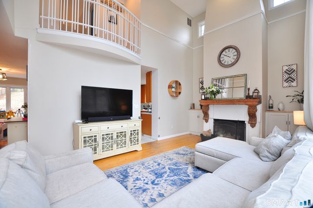 28 Great Pond Road, Simsbury, CT 06070