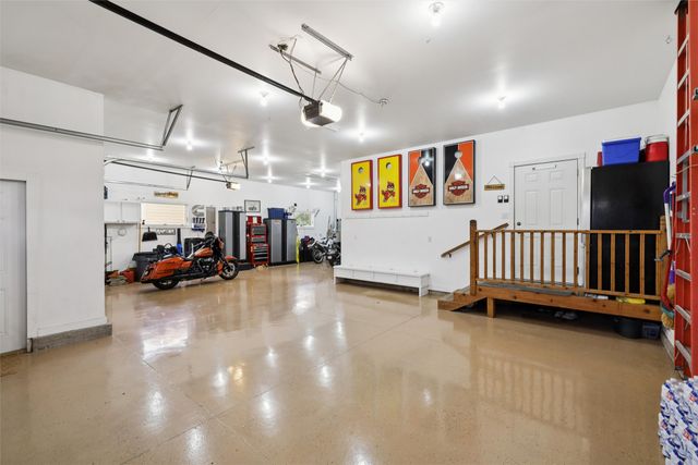 800 Lake View Avenue, Polk City, IA 50226