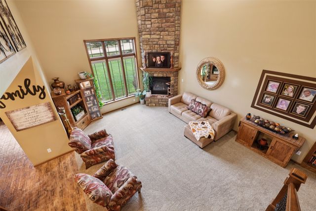 800 Lake View Avenue, Polk City, IA 50226