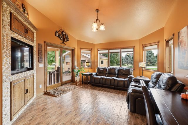 800 Lake View Avenue, Polk City, IA 50226