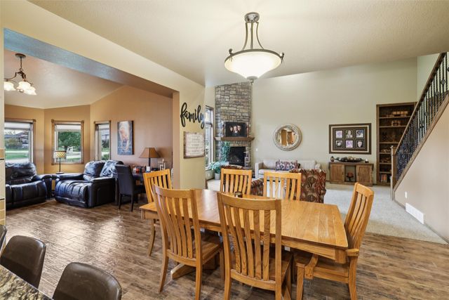 800 Lake View Avenue, Polk City, IA 50226