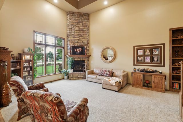 800 Lake View Avenue, Polk City, IA 50226