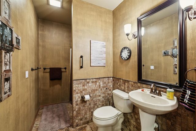 800 Lake View Avenue, Polk City, IA 50226