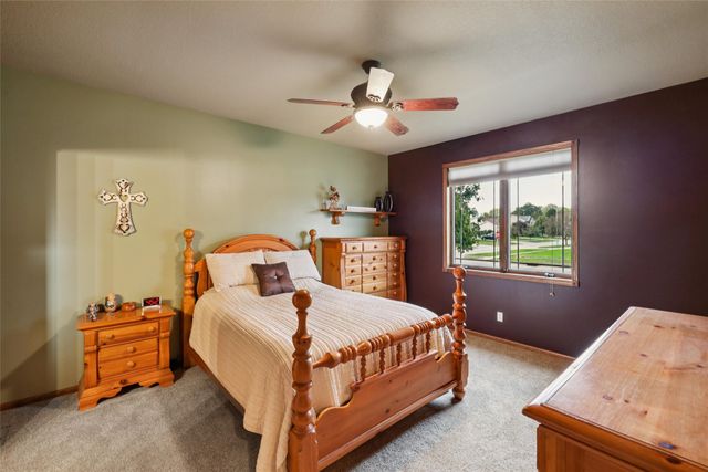 800 Lake View Avenue, Polk City, IA 50226