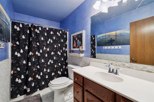 800 Lake View Avenue, Polk City, IA 50226