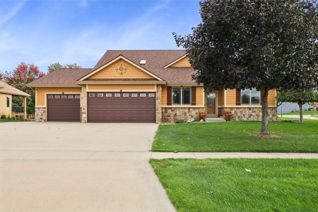 800 Lake View Avenue, Polk City, IA 50226