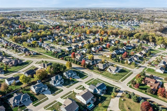 800 Lake View Avenue, Polk City, IA 50226