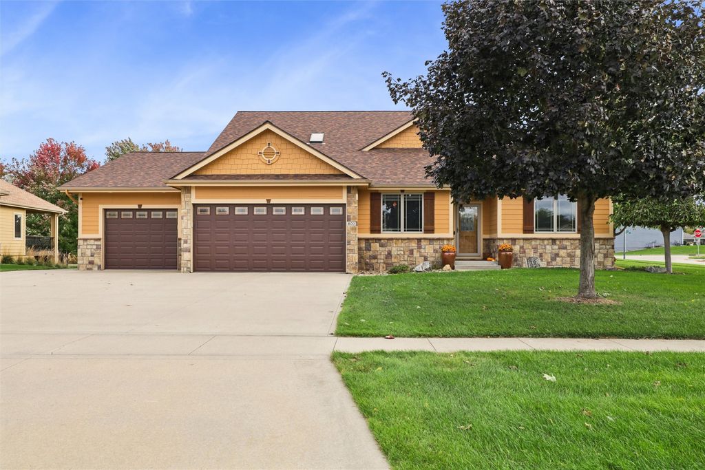 800 Lake View Avenue, Polk City, IA 50226