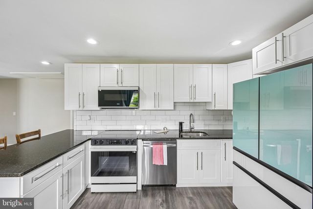 1 CURRY LN, Newark, DE 19713