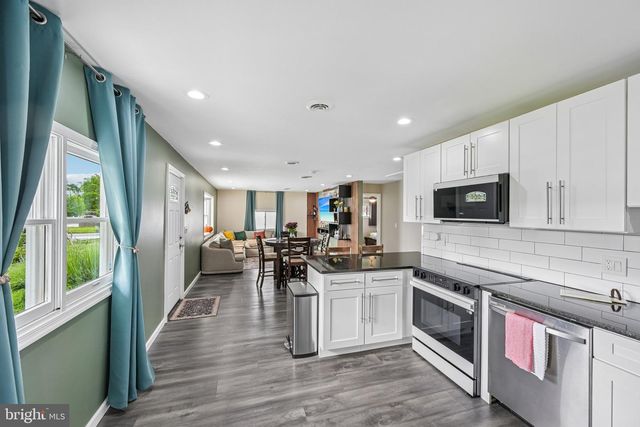 1 CURRY LN, Newark, DE 19713