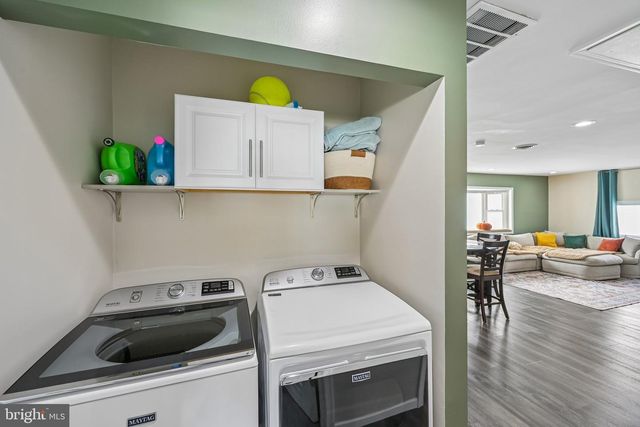 1 CURRY LN, Newark, DE 19713