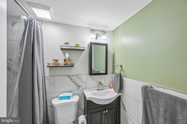 1 CURRY LN, Newark, DE 19713