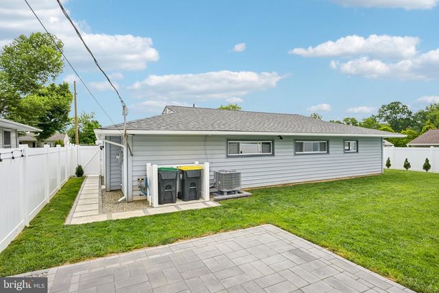 1 CURRY LN, Newark, DE 19713