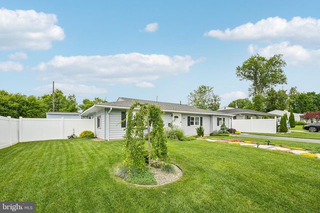 1 CURRY LN, Newark, DE 19713