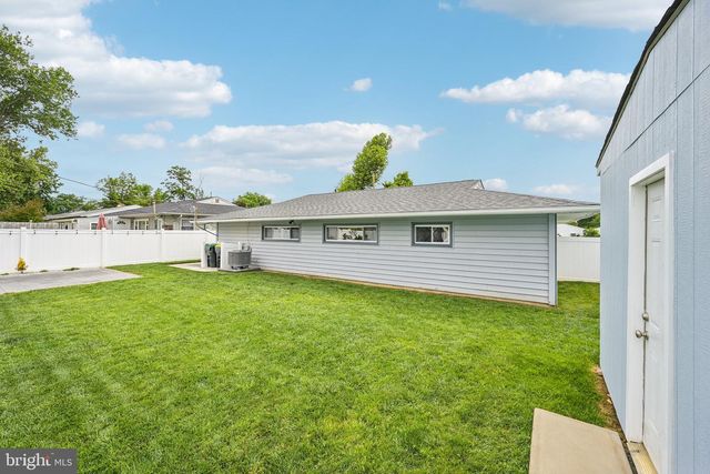 1 CURRY LN, Newark, DE 19713
