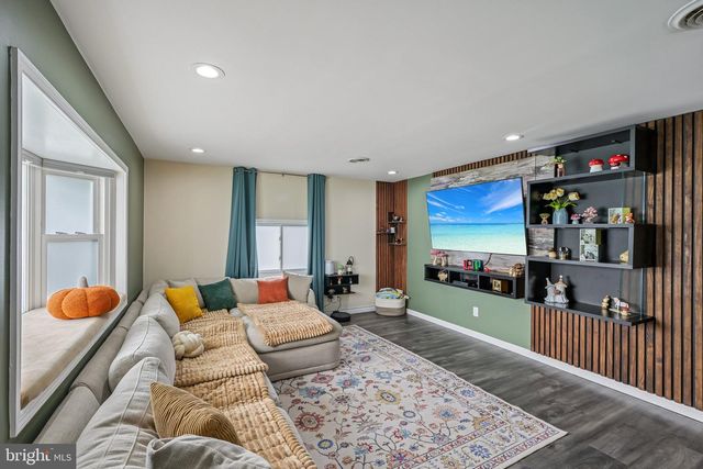 1 CURRY LN, Newark, DE 19713