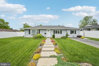1 CURRY LN, Newark, DE 19713