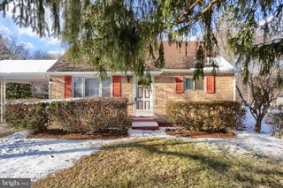 9 HEMLOCK CT, Harrisburg, PA 17109