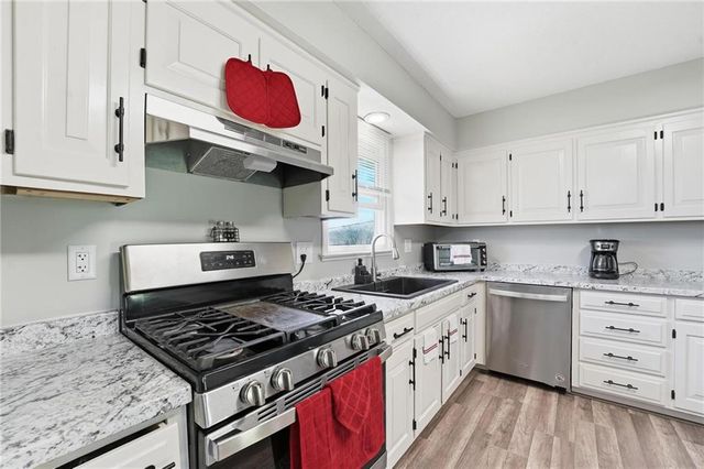 6470 SE Horseshoe Drive, Holt, MO 64048