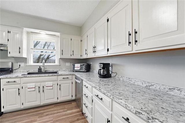 6470 SE Horseshoe Drive, Holt, MO 64048