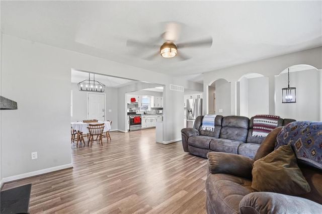6470 SE Horseshoe Drive, Holt, MO 64048