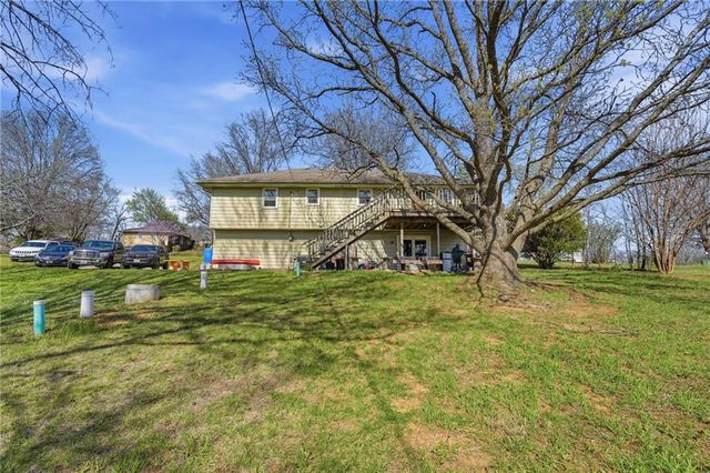 6470 SE Horseshoe Drive, Holt, MO 64048