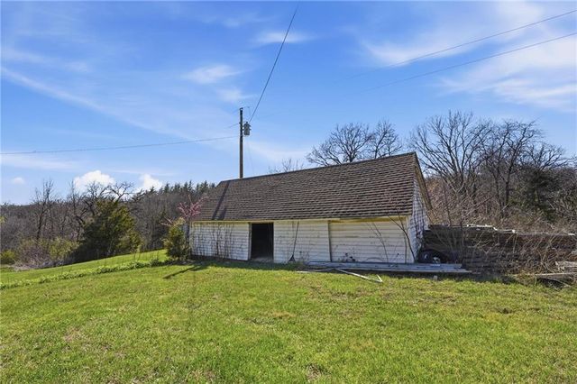 6470 SE Horseshoe Drive, Holt, MO 64048