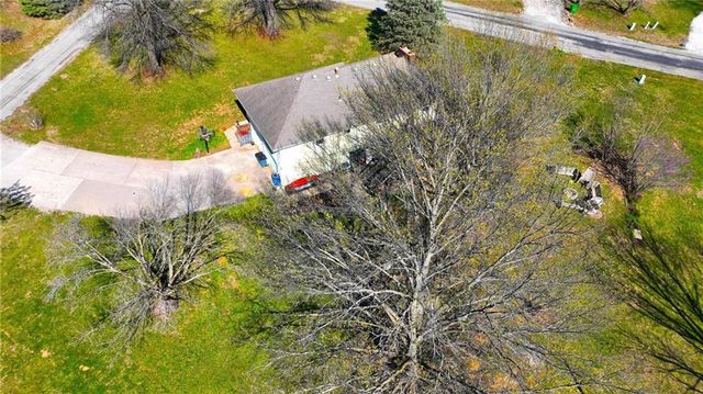 6470 SE Horseshoe Drive, Holt, MO 64048