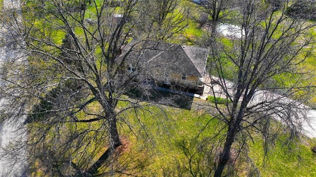 6470 SE Horseshoe Drive, Holt, MO 64048