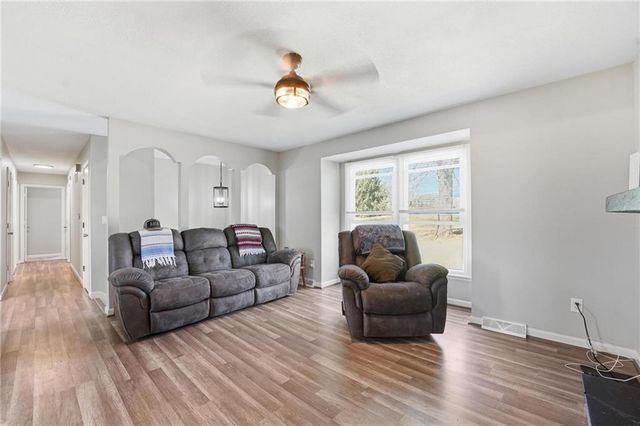 6470 SE Horseshoe Drive, Holt, MO 64048