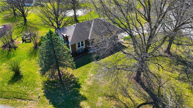 6470 SE Horseshoe Drive, Holt, MO 64048