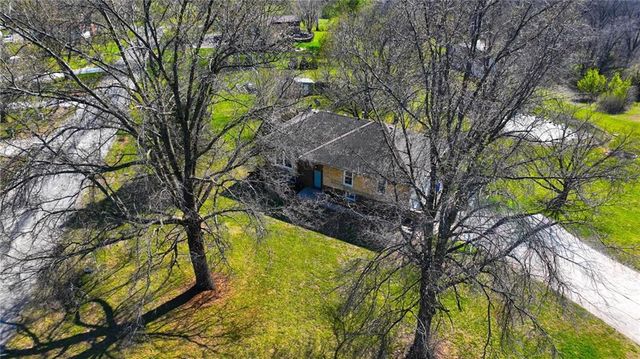 6470 SE Horseshoe Drive, Holt, MO 64048