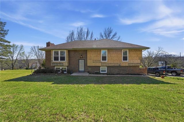 6470 SE Horseshoe Drive, Holt, MO 64048