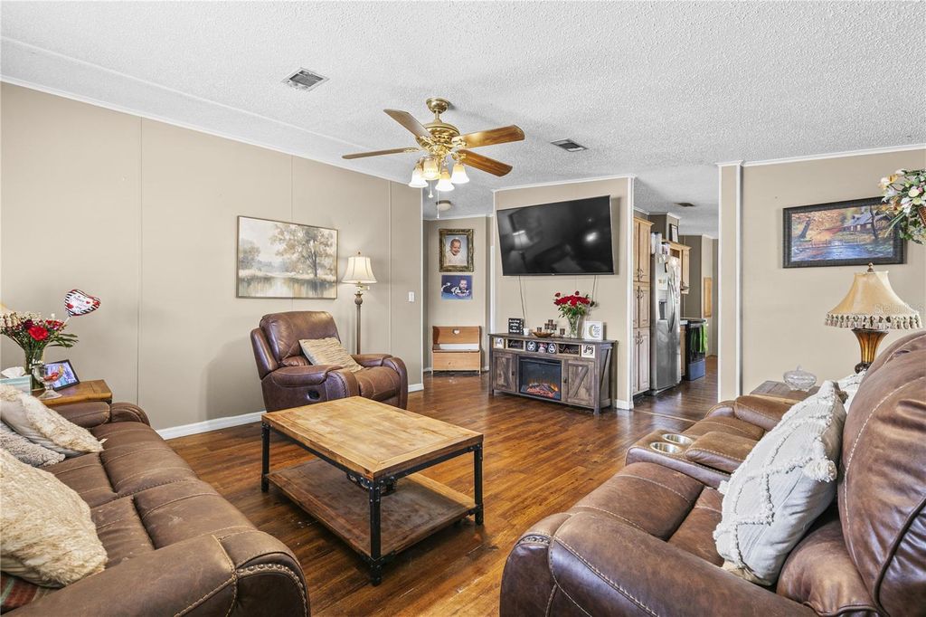 Image 7 of property listing at 9098 LAKE HATCHINEHA ROAD, Haines City, FL 33844