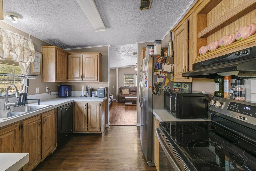 Image 9 of property listing at 9098 LAKE HATCHINEHA ROAD, Haines City, FL 33844