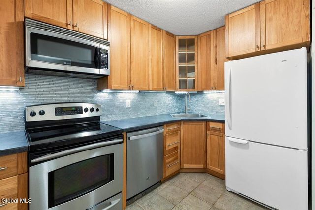 21 Peterson Court, Troy, NY 12180