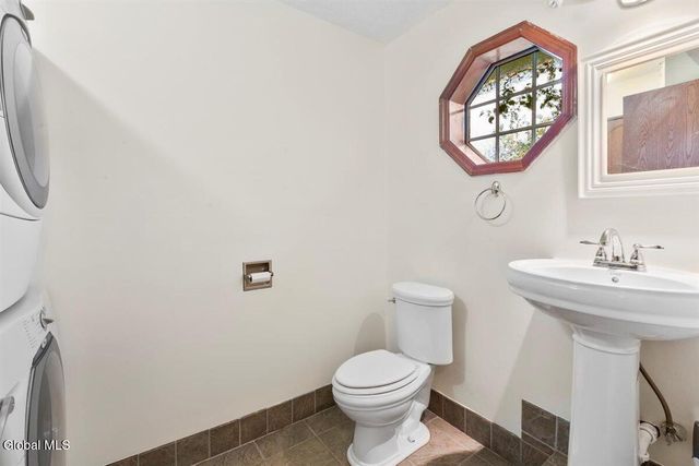 21 Peterson Court, Troy, NY 12180