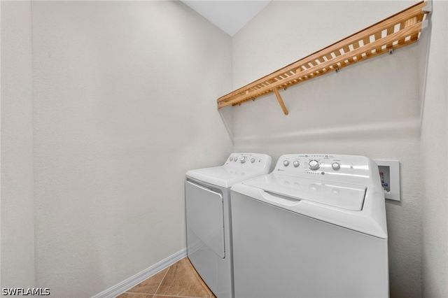 8965 Malibu LN 802, Naples, FL 34113
