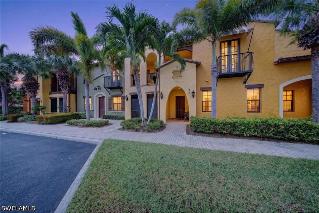 8965 Malibu LN 802, Naples, FL 34113