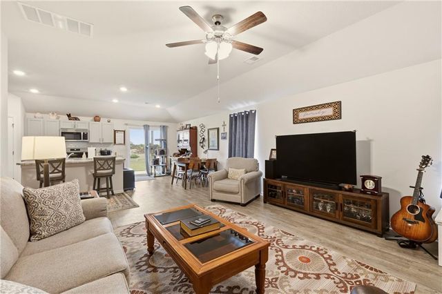 20312 W 193rd Lane, Spring Hill, KS 66083