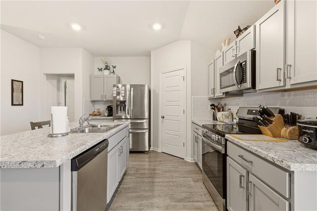 20312 W 193rd Lane, Spring Hill, KS 66083