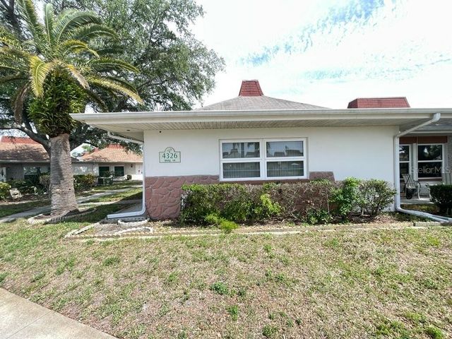 4326 TAHITIAN GARDENS CIRCLE 14E, Holiday, FL 34691