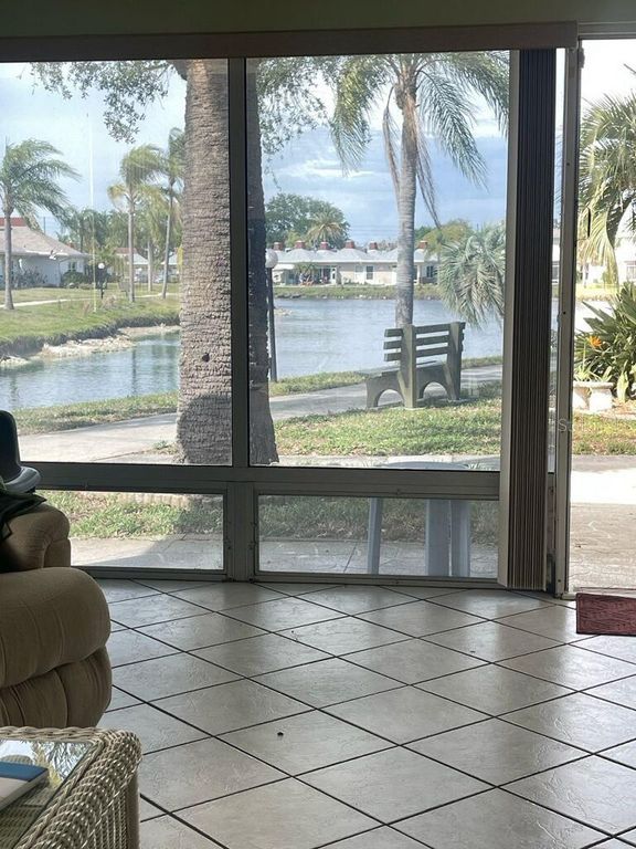 4326 TAHITIAN GARDENS CIRCLE 14E, Holiday, FL 34691