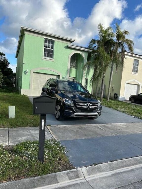 4172 Pine Hollow Circle, Greenacres, FL 33463