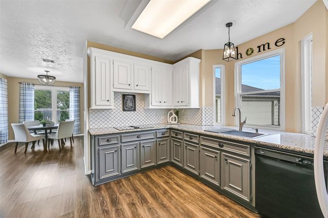 303 Regency Court, Friendswood, TX 77546