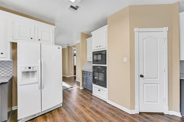 303 Regency Court, Friendswood, TX 77546