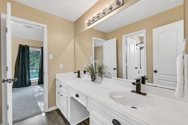 303 Regency Court, Friendswood, TX 77546