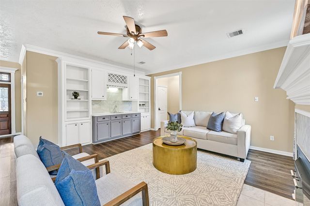 303 Regency Court, Friendswood, TX 77546